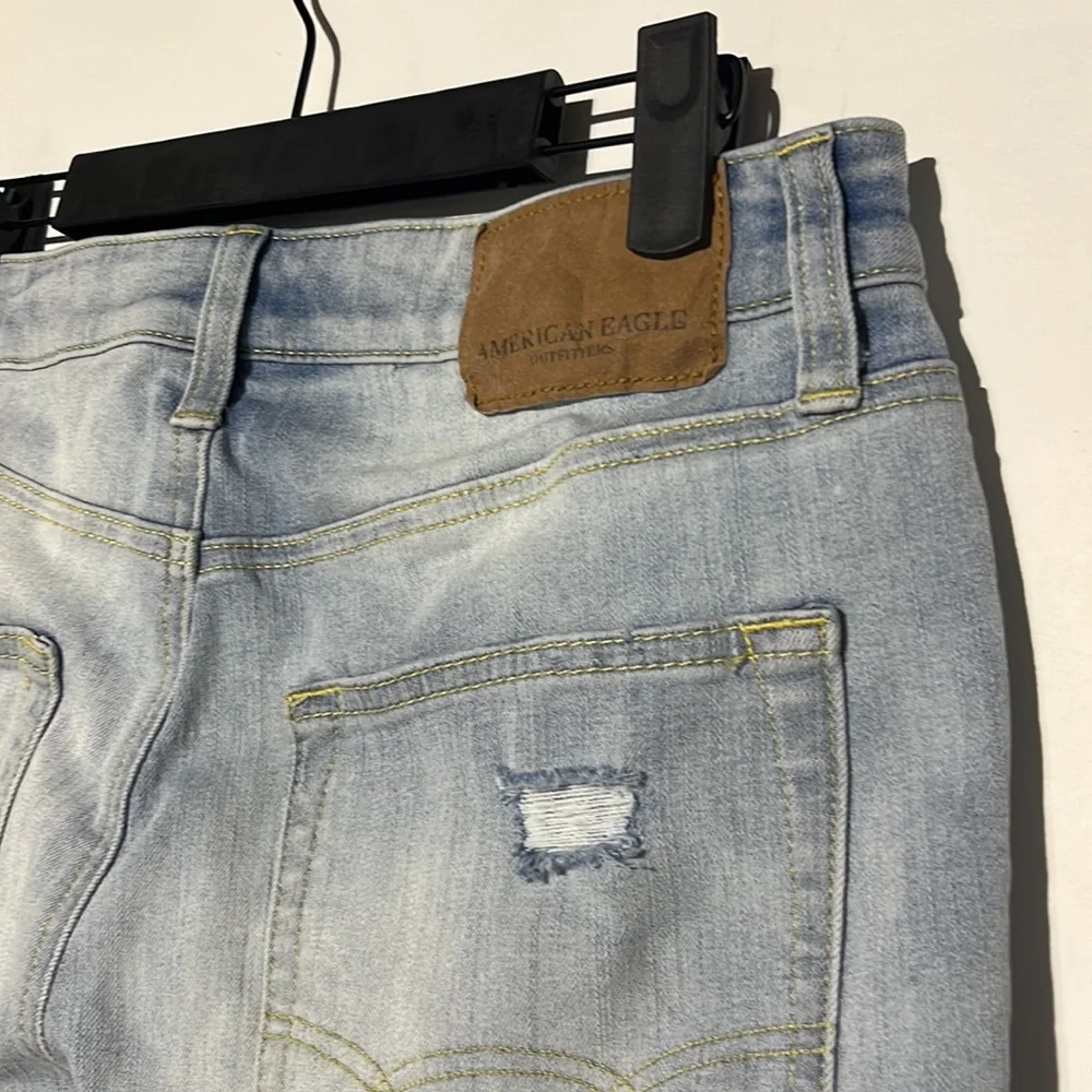 American Eagle Men’s Extreme Flex 4 Lightwash Distressed Denim Shorts Size 30 - Picture 10 of 12
